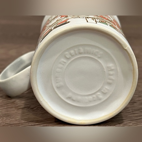 Santa’s Elf Workshop Dunoon Ceramic Christmas Mug. - Picture 5 of 7